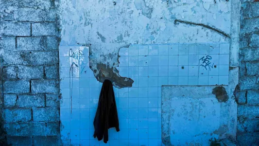 Hind Moumou, Longing Left Behind.
